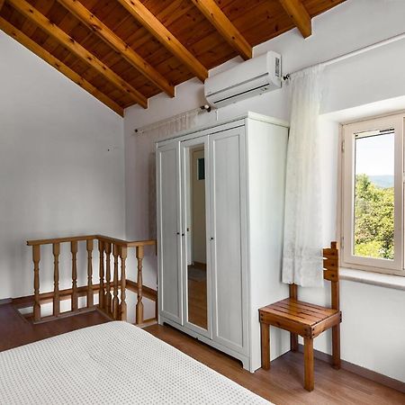 Traditional Rustic Maisonette By Konnect Agios Ioannis Peristerion Exteriör bild