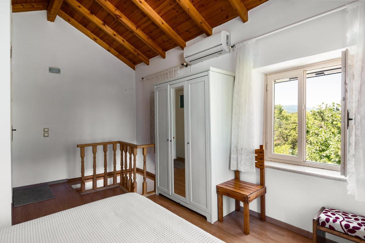 Traditional Rustic Maisonette By Konnect Agios Ioannis Peristerion Exteriör bild