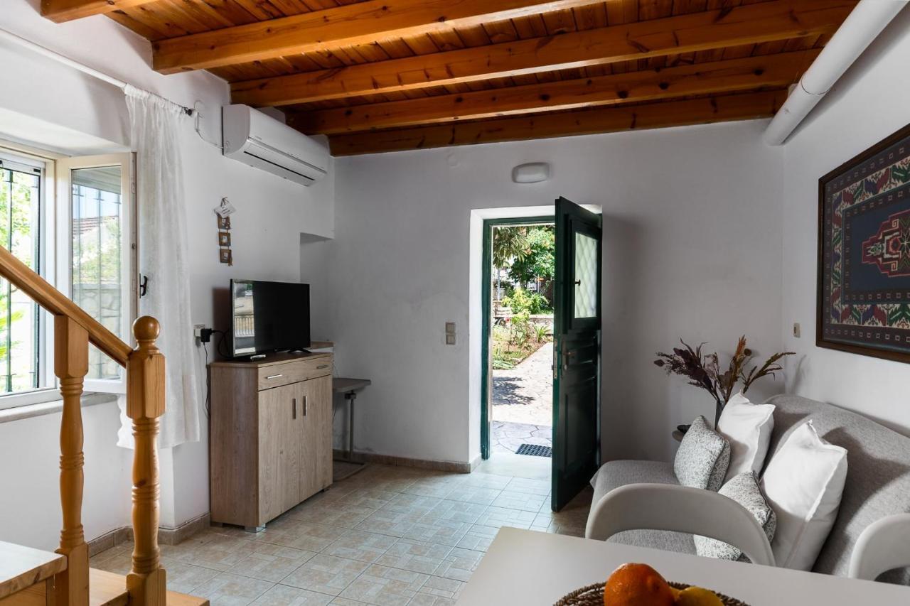 Traditional Rustic Maisonette By Konnect Agios Ioannis Peristerion Exteriör bild